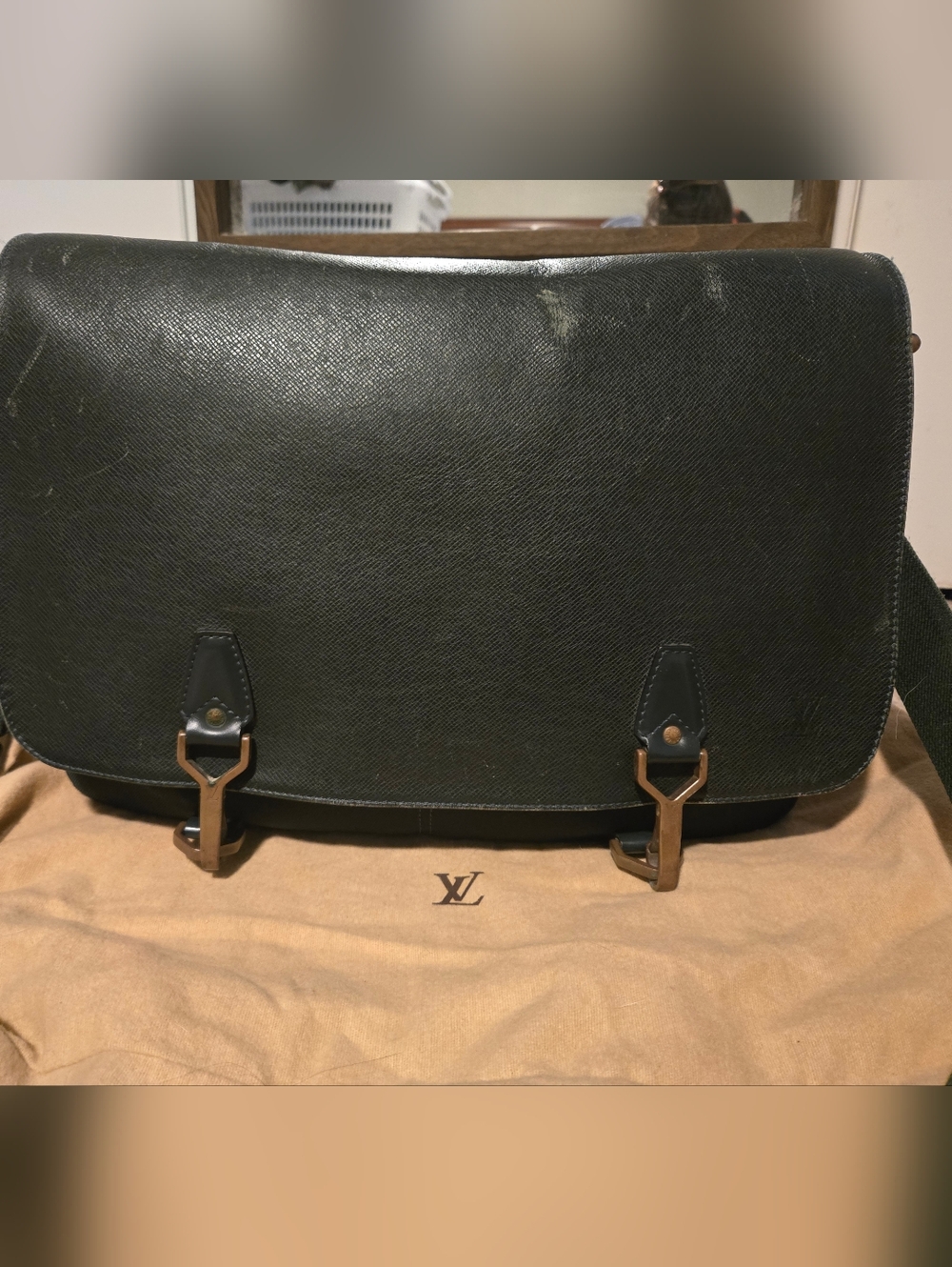 Louis Vuitton Taiga Dersou Messenger Bag